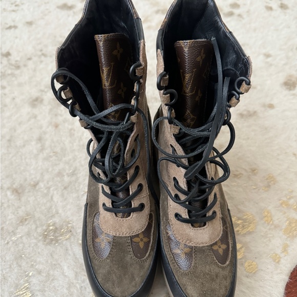 Laureate Platform Desert Boot - Picture 4 of 13